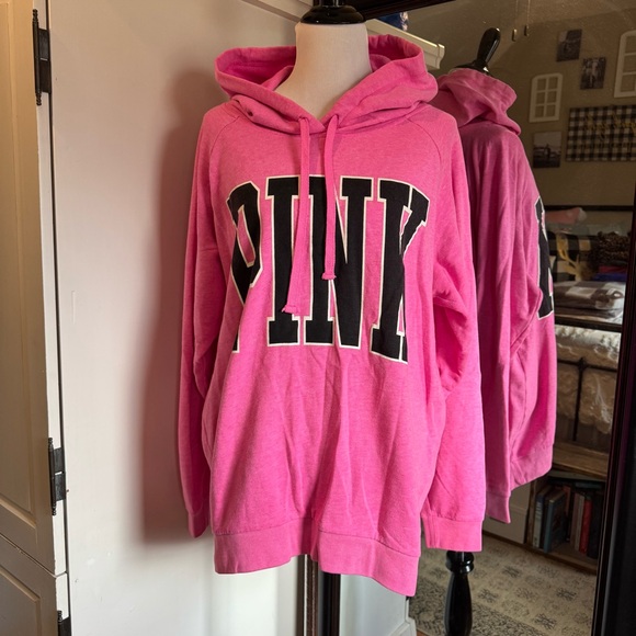 VS PINK Medium Pink Sweatshirt - Picture 1 of 5